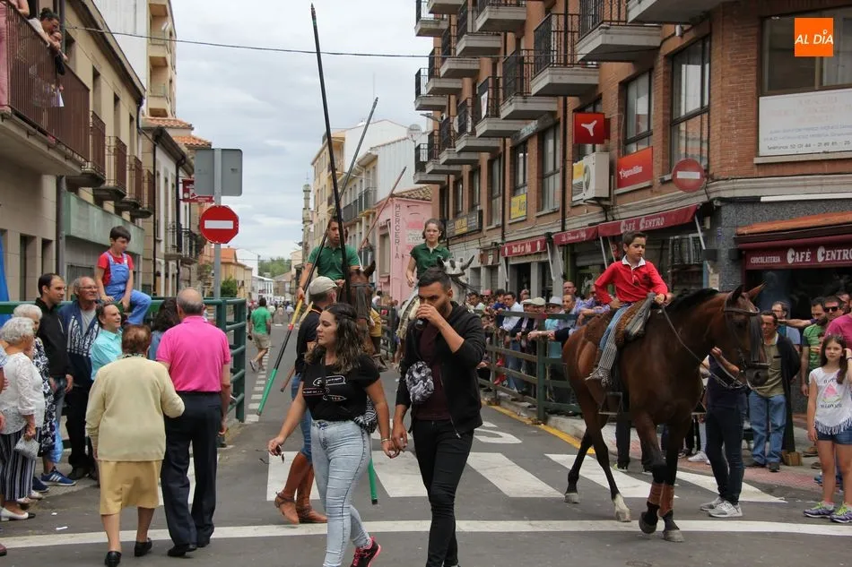 Foto 7 - Bonito encierro a caballo en el d&iacute;a m&aacute;s taurino del Corpus de Vitigudino  