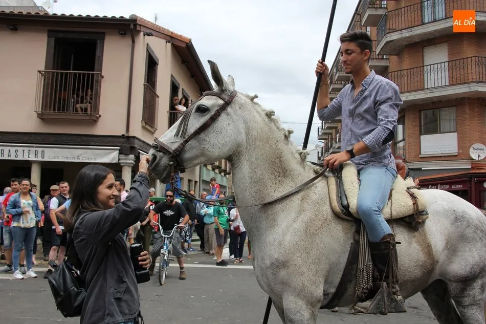 Foto 6 - Bonito encierro a caballo en el d&iacute;a m&aacute;s taurino del Corpus de Vitigudino  