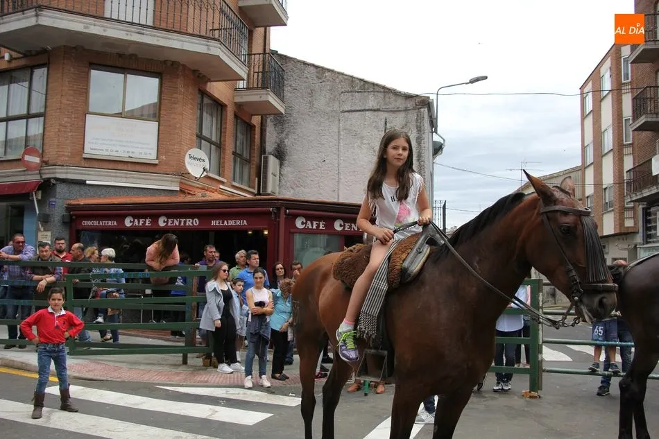 Foto 3 - Bonito encierro a caballo en el d&iacute;a m&aacute;s taurino del Corpus de Vitigudino  