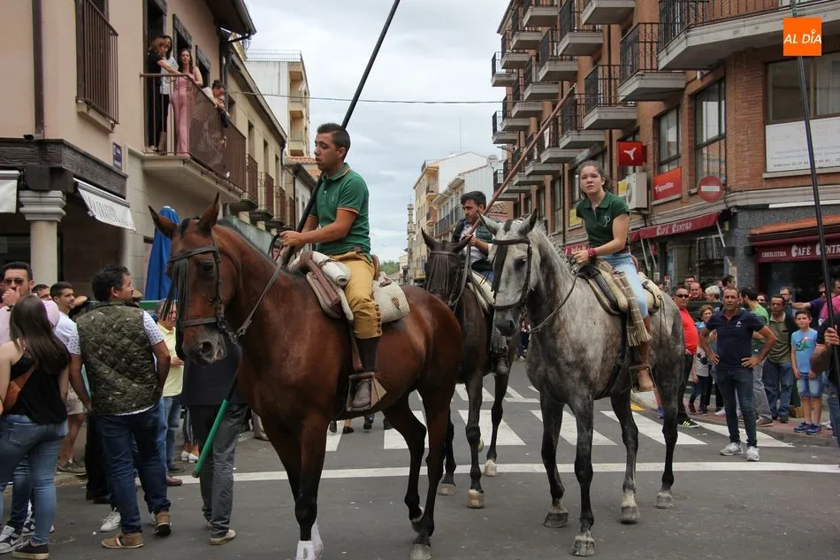 Foto 2 - Bonito encierro a caballo en el d&iacute;a m&aacute;s taurino del Corpus de Vitigudino  