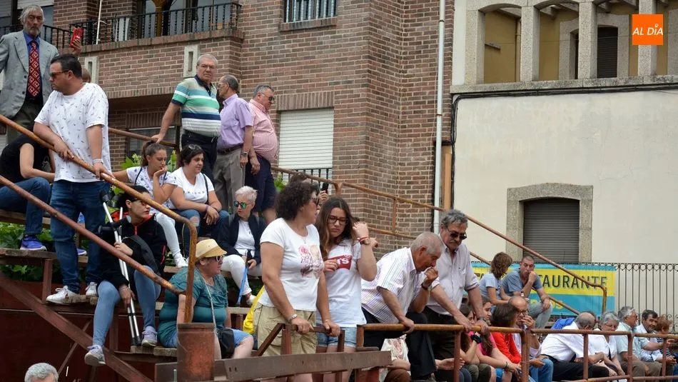 Foto 9 - Un encierro a caballo abre los festejos taurinos del Dia de las Cabestras en Hinojosa de Duero