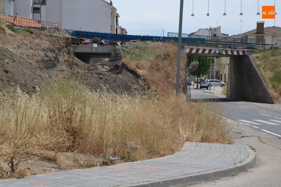 Foto 7 - El paso para peatones ya deja ver la luz al otro lado de la v&iacute;a  