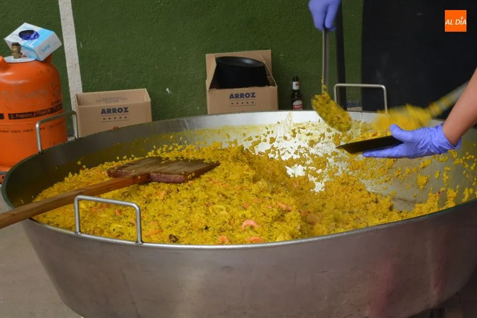 Foto 10 - Gran paella popular para todos los vecinos de Palacios del Arzobispo