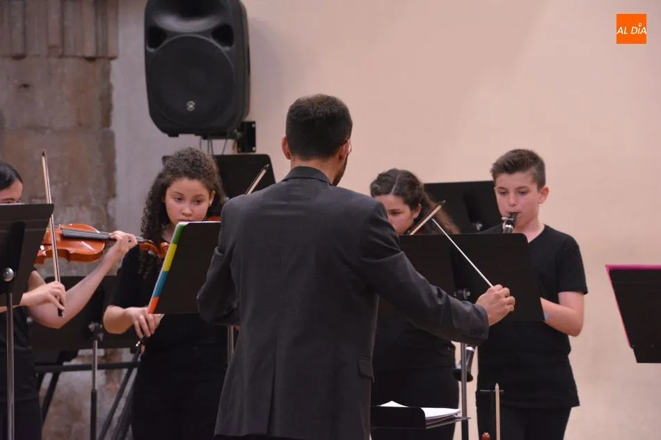 Foto 3 - Exitoso concierto en homenaje al D&iacute;a del Refugiado