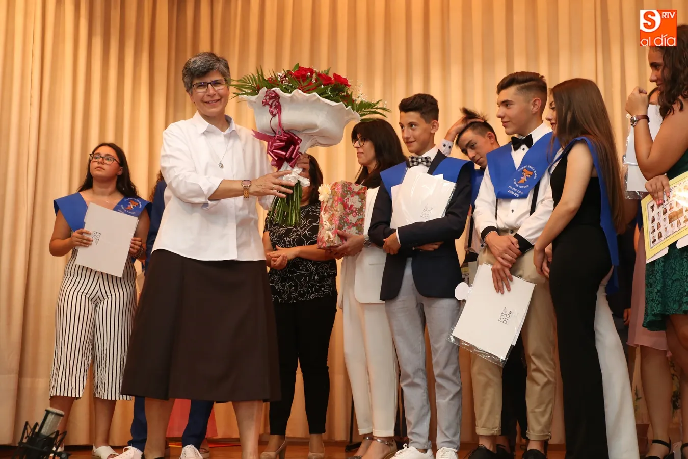 Foto 10 - Graduaci&oacute;n de los alumnos de 4&ordm; de ESO en el Colegio Santa Isabel