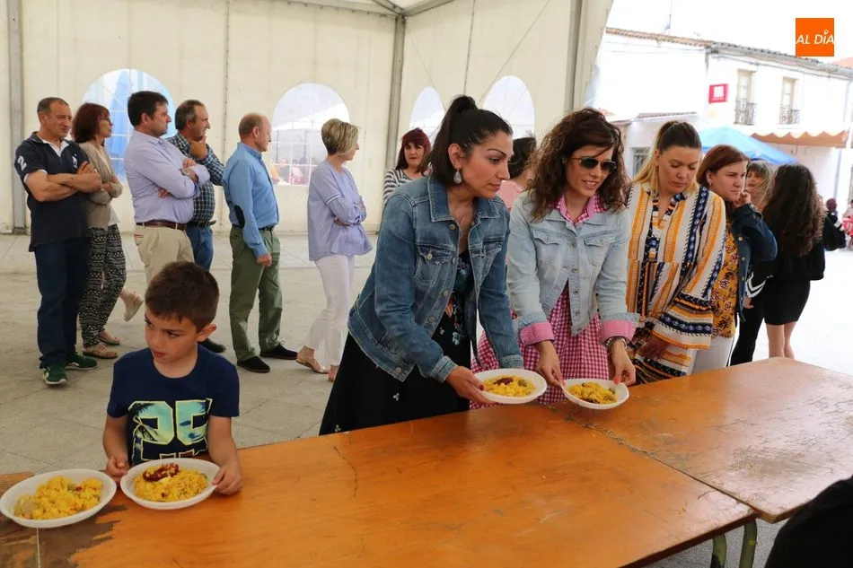 Foto 8 - En El Cubo de Don Sancho dicen adi&oacute;s al Corpus con una rica paella  