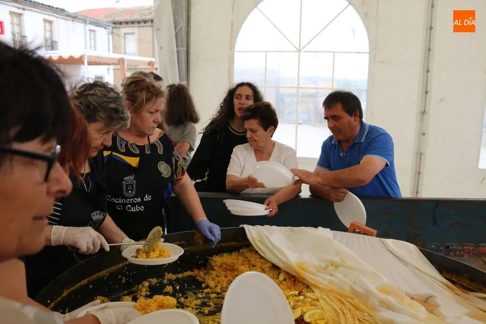 Foto 5 - En El Cubo de Don Sancho dicen adi&oacute;s al Corpus con una rica paella  