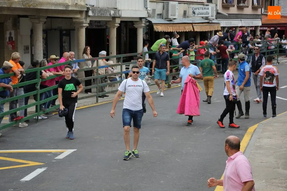 Pepito llena las calles de Vitigudino de emoción como II Toro Fin de Corpus  