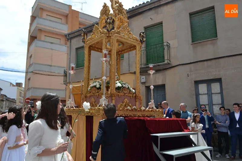 Foto 5 - Calor y buen ambiente marcan la procesi&oacute;n del Domingo de Corpus