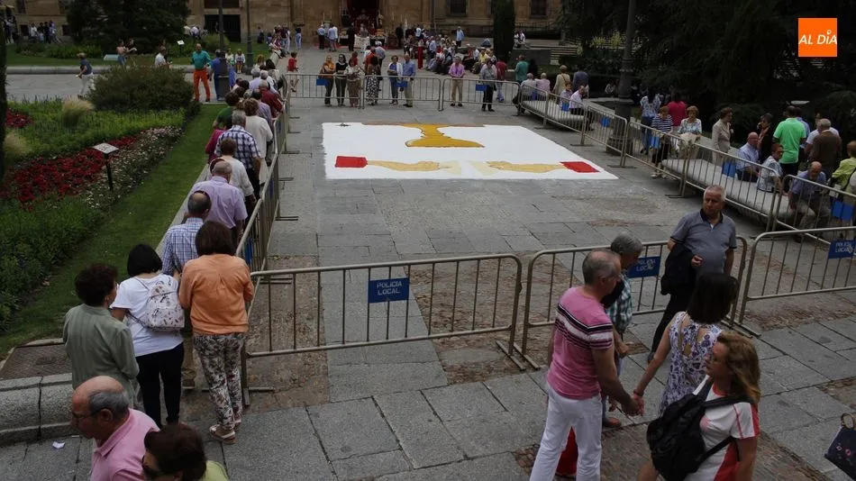 Foto 10 - La solemne eucarist&iacute;a y la procesi&oacute;n ponen el punto y final al Corpus Christi