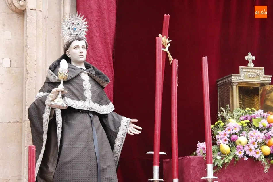 Foto 8 - La solemne eucarist&iacute;a y la procesi&oacute;n ponen el punto y final al Corpus Christi