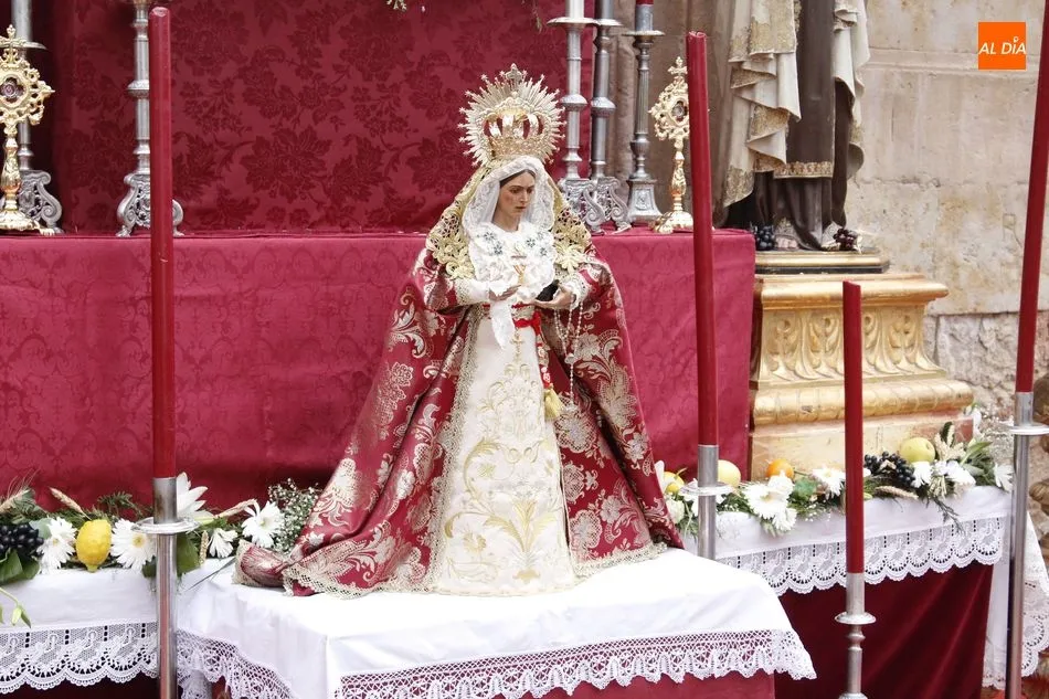 Foto 7 - La solemne eucarist&iacute;a y la procesi&oacute;n ponen el punto y final al Corpus Christi