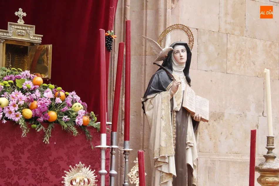 Foto 6 - La solemne eucarist&iacute;a y la procesi&oacute;n ponen el punto y final al Corpus Christi