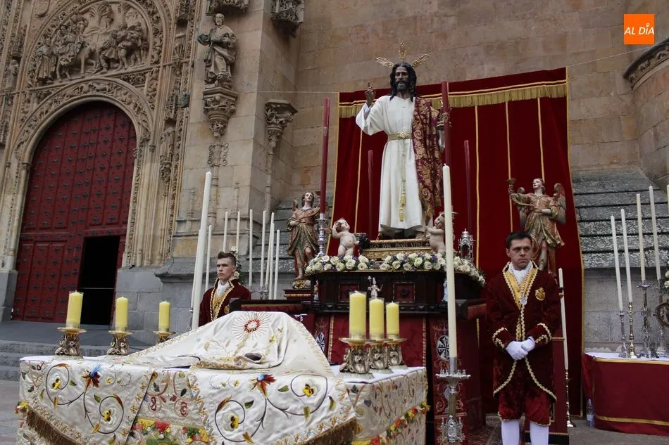 Foto 2 - La solemne eucarist&iacute;a y la procesi&oacute;n ponen el punto y final al Corpus Christi