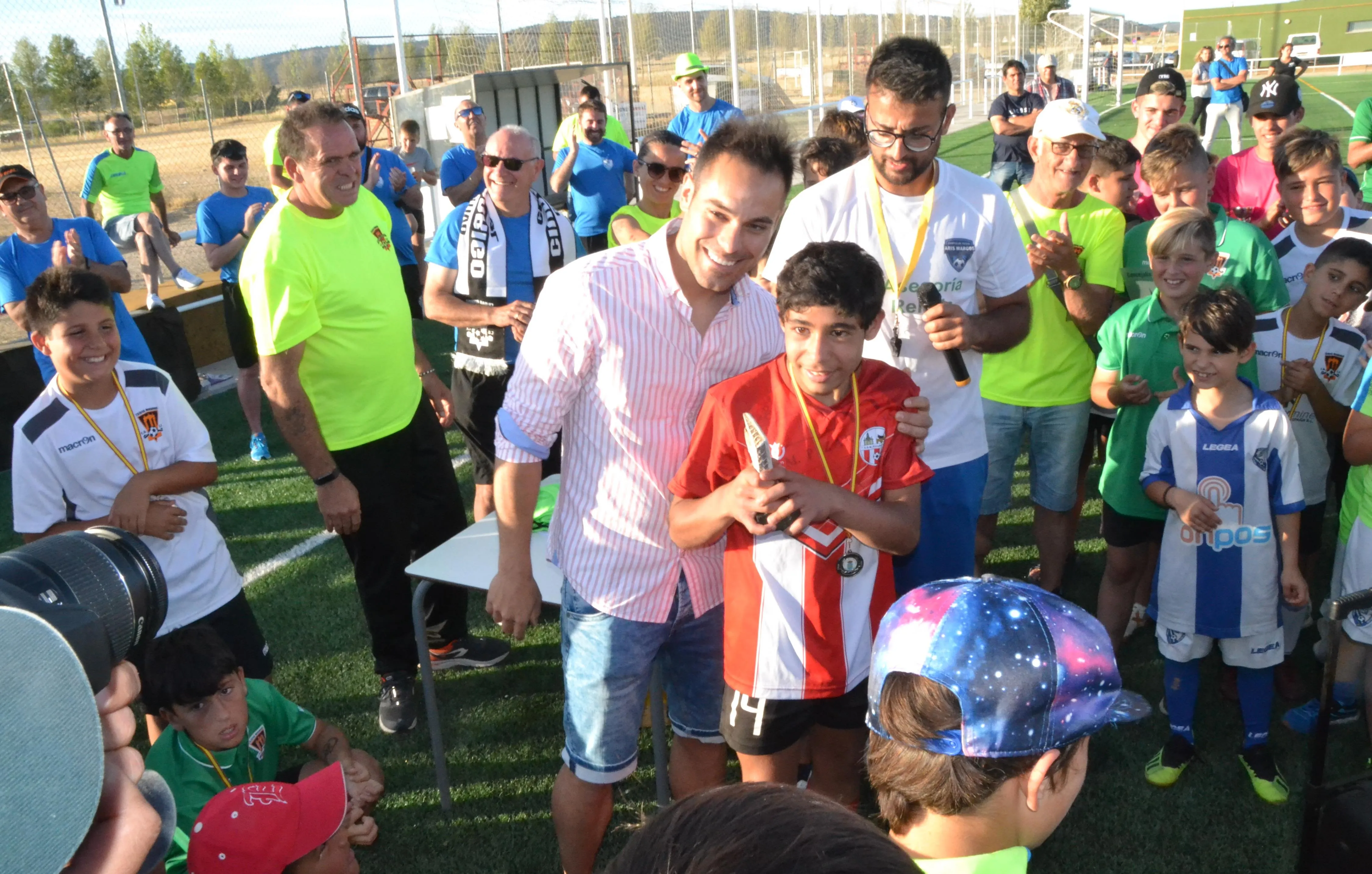 Foto 2 - Escrito de agradecimiento de los padres del jugador alev&iacute;n del Pizarrales Alberto  