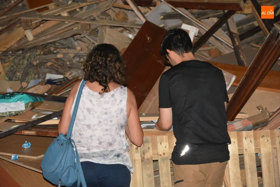 Foto 10 - El barrio del Zurgu&eacute;n no falla a su cita con la tradicional hoguera de San Juan  