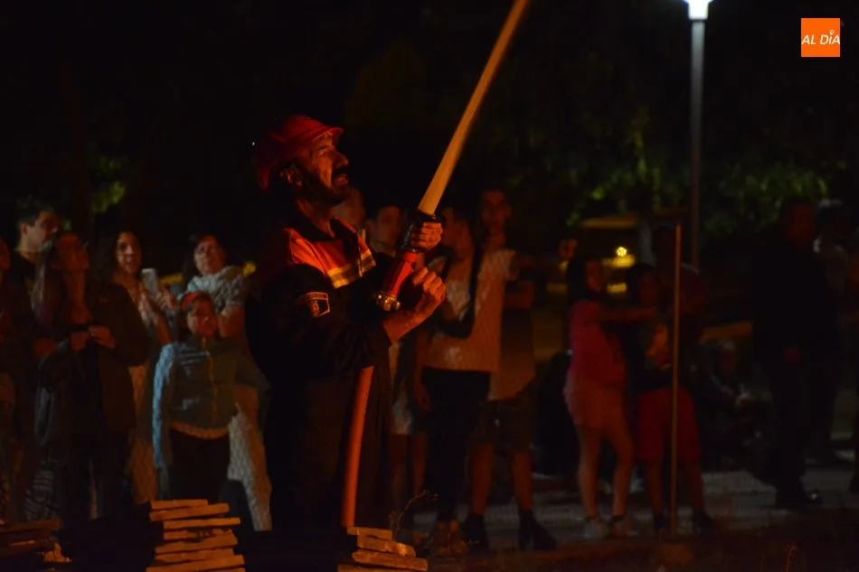 Foto 3 - Carbajosa disfruta de la hoguera de San Juan