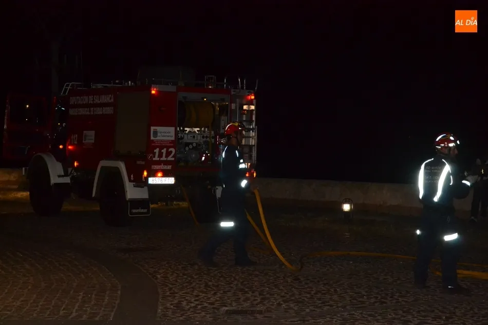 Foto 5 - El fuego m&aacute;gico de San Juan arde en una noche fresca y de esp&iacute;ritu teatral  