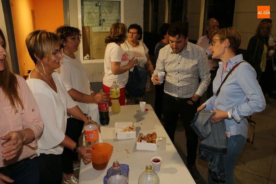 Foto 6 - Guijuelo da la bienvenida al verano con una espectacular hoguera