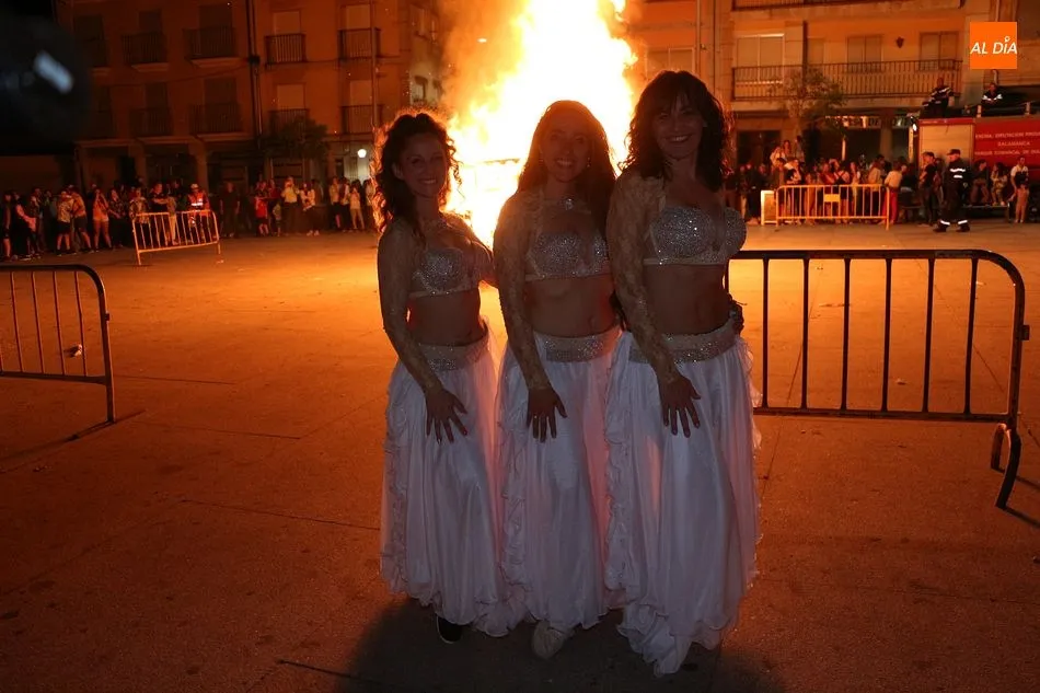 Foto 5 - Guijuelo da la bienvenida al verano con una espectacular hoguera