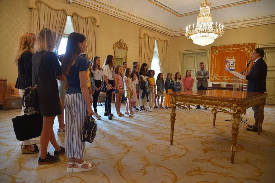 Foto 11 - El alcalde felicita a las gimnastas del Club R&iacute;tmica Salamanca por los &uacute;ltimos&nbsp;&eacute;xitos...