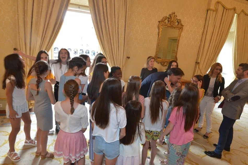 Foto 9 - El alcalde felicita a las gimnastas del Club R&iacute;tmica Salamanca por los &uacute;ltimos&nbsp;&eacute;xitos...