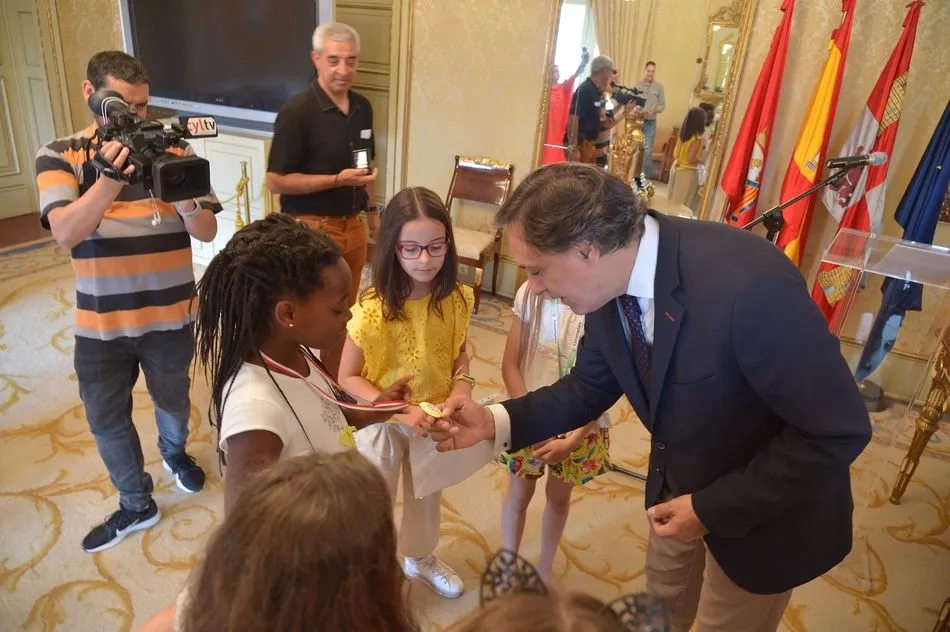 Foto 7 - El alcalde felicita a las gimnastas del Club R&iacute;tmica Salamanca por los &uacute;ltimos&nbsp;&eacute;xitos...