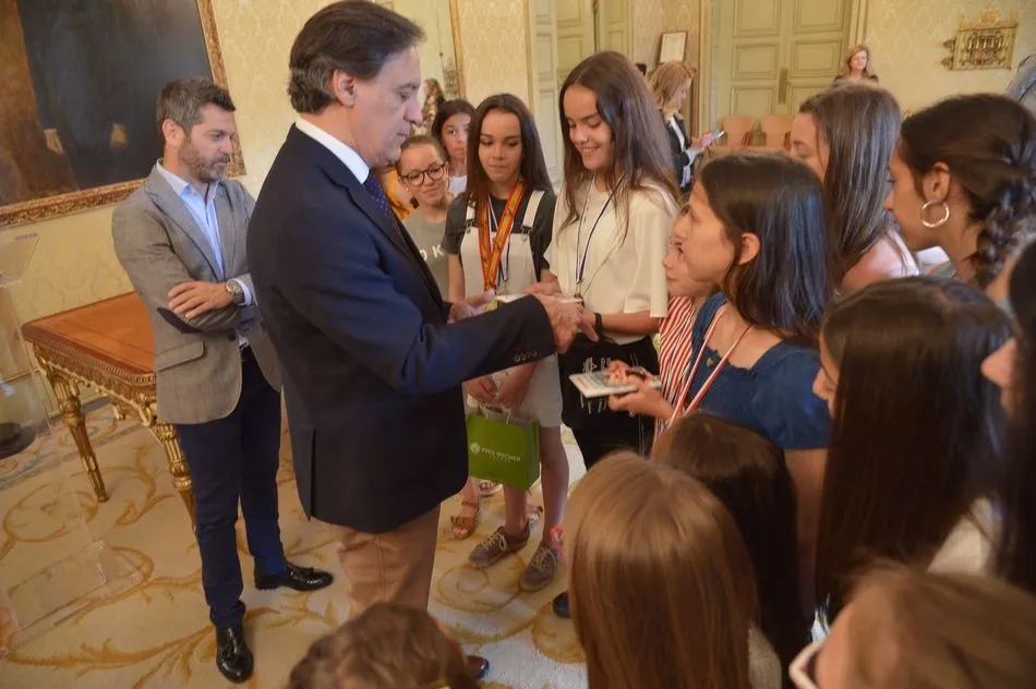 Foto 5 - El alcalde felicita a las gimnastas del Club R&iacute;tmica Salamanca por los &uacute;ltimos&nbsp;&eacute;xitos...