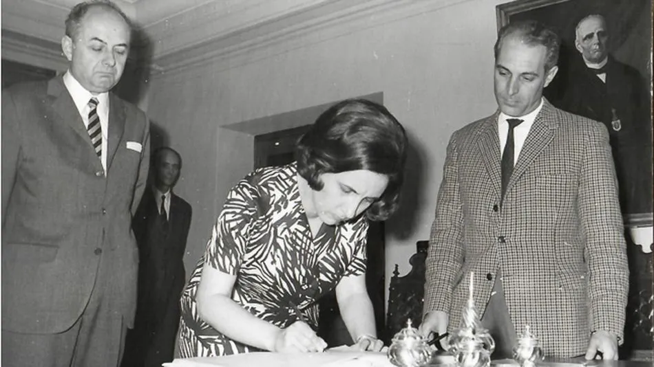 La USAL recuerda el 50 aniversario de la elección de Gloria Begué como la primera decana en una...