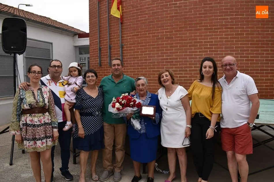 Josefa Escribano junto a sus familiares