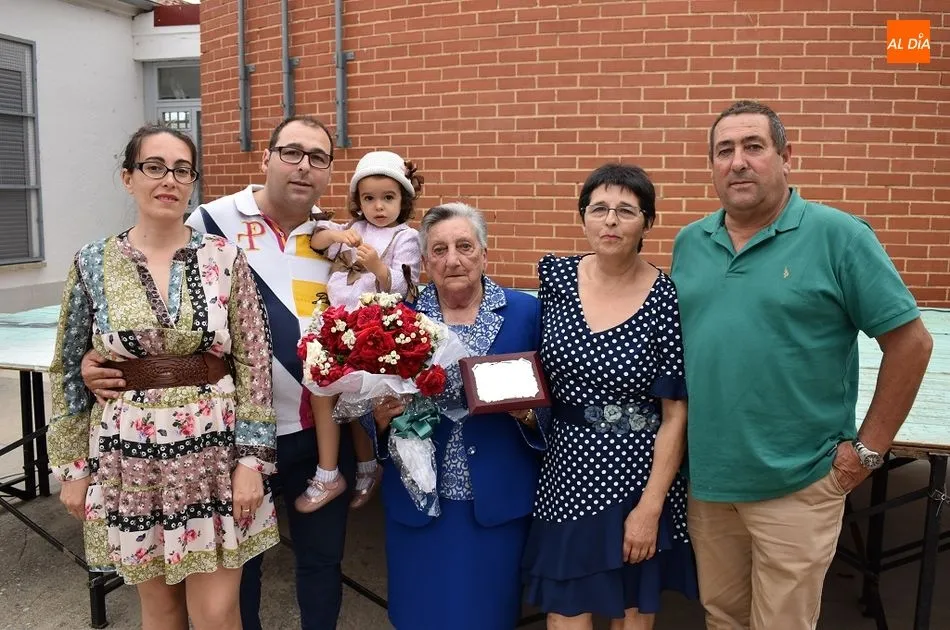 Foto 2 - Homenaje a los noventa a&ntilde;os de Josefa Escribano