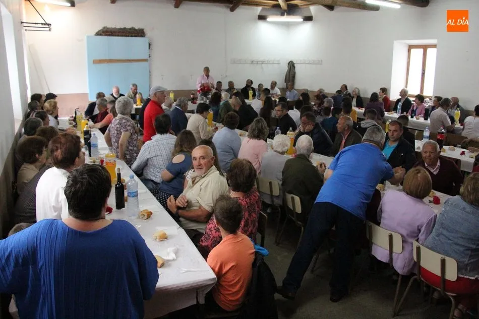 Foto 9 - Peralejos de Abajo celebra San Juan con actos religiosos y una exquisita paella  
