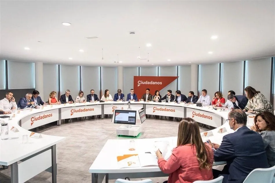 Una quinta parte de la dirección de Ciudadanos evita apoyar el no de Rivera a Sánchez  