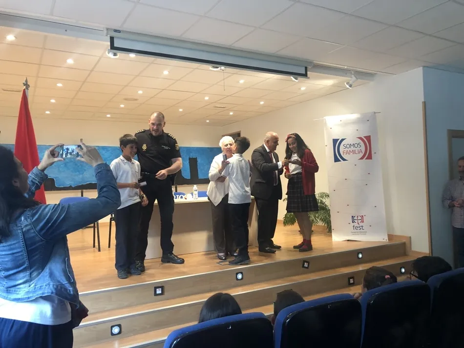 Foto 8 - Los alumnos de Primaria reciben los carnets del programa &lsquo;Ciberexperto&rsquo;