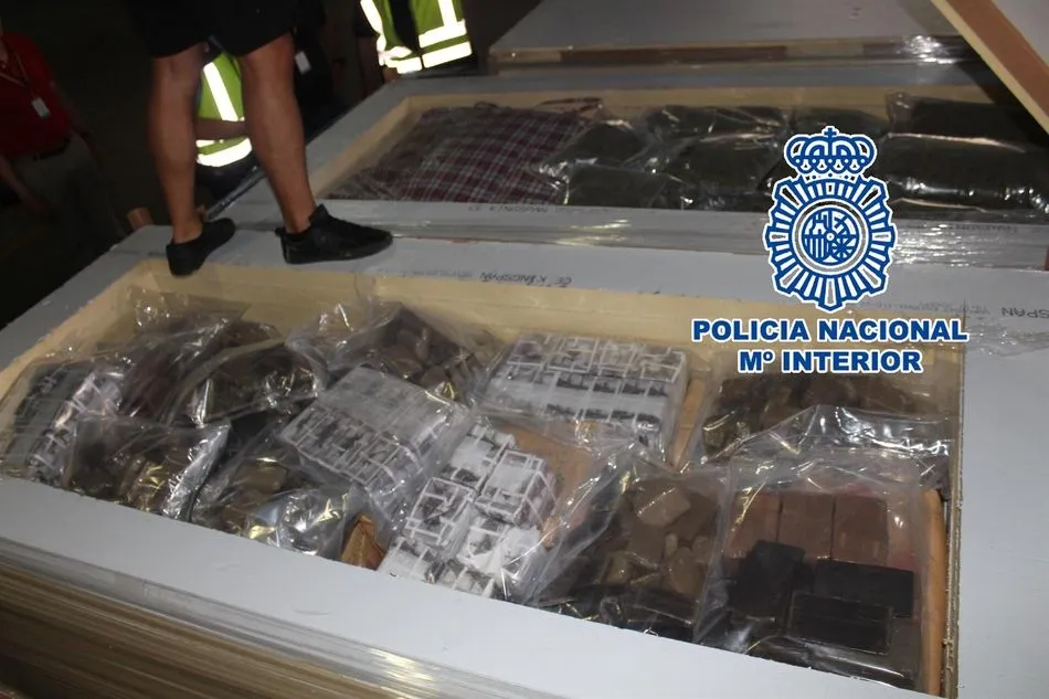 Interceptado un camión con 1.000 kilos de hachís y 225 de marihuana ocultos en paneles de...
