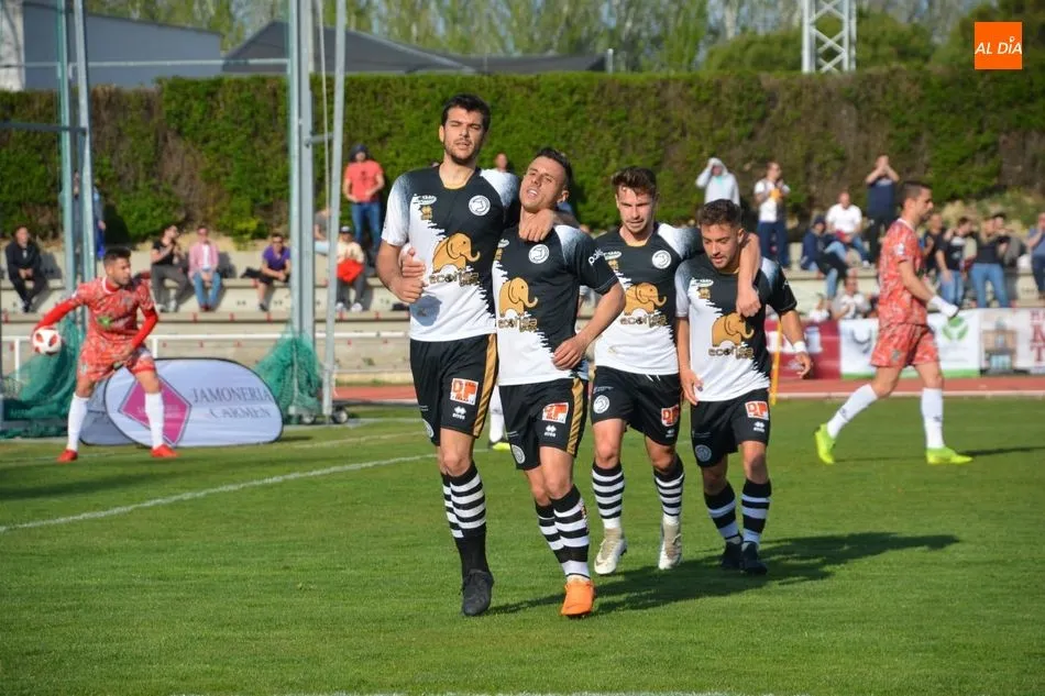 Unionistas celebra un gol