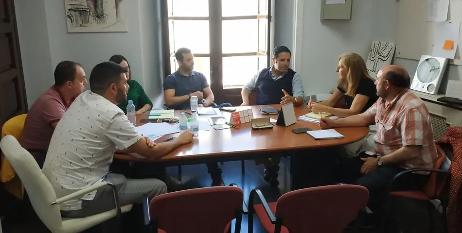 Ambos grupos han acordado mantener una reunión semanal