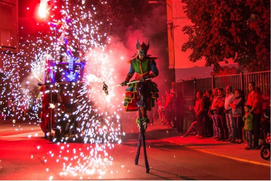 Un 600 será protagonista en una de las obras de la Feria, que volverá a tener un espectáculo con ...