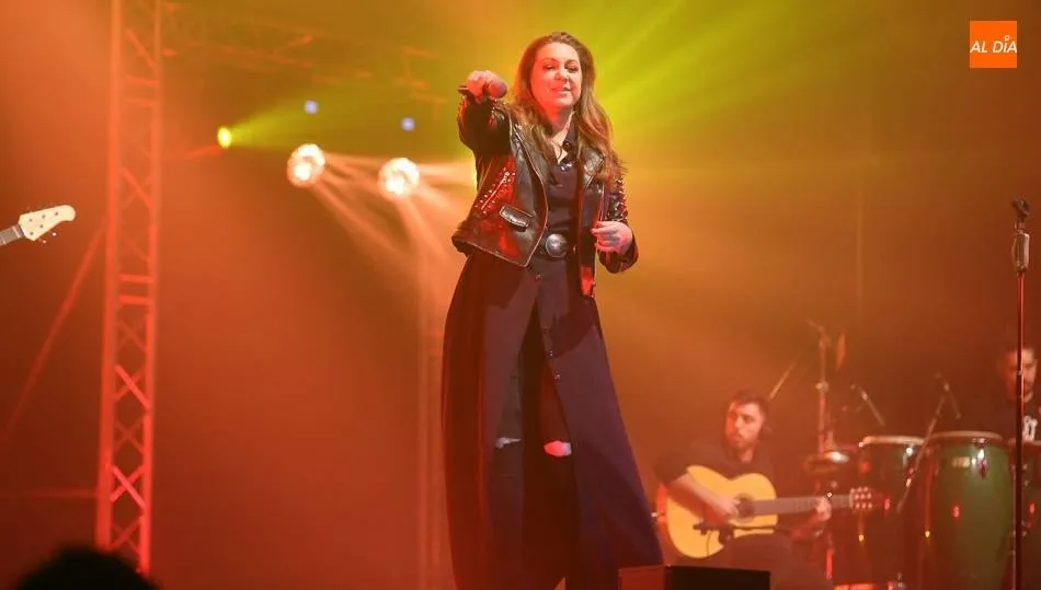 Niña Pastori, en el escenario del Multiusos Sánchez Paraíso