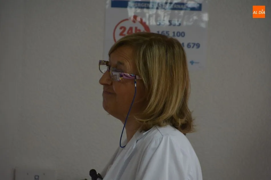 Foto 3 - Compa&ntilde;eros y profesionales del Hospital tributan un emotivo homenaje a Paz Rodr&iacute;guez