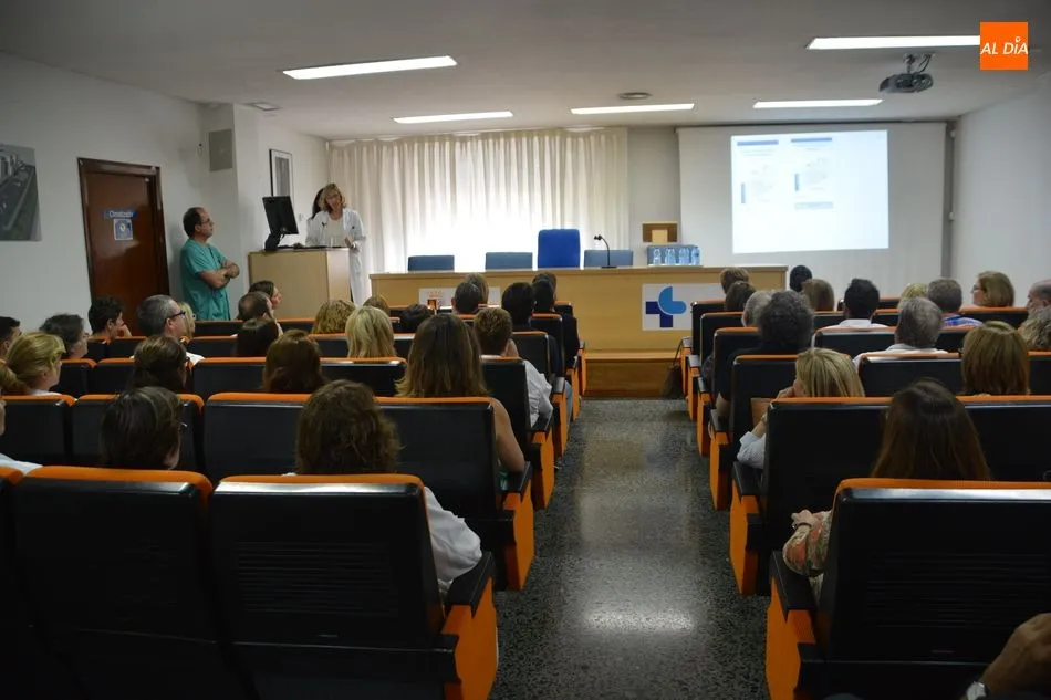 Foto 2 - Compa&ntilde;eros y profesionales del Hospital tributan un emotivo homenaje a Paz Rodr&iacute;guez