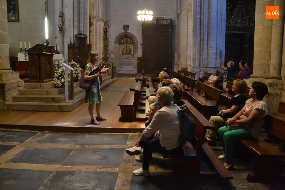 Foto 4 - Vecinos de Espeja descubren los secretos de la Catedral  