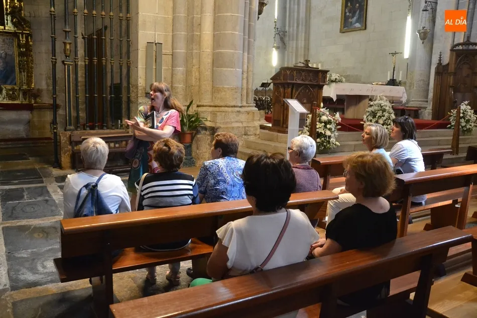 Foto 2 - Vecinos de Espeja descubren los secretos de la Catedral  