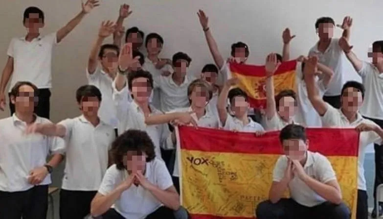 Los alumnos que hicieron el saludo nazi