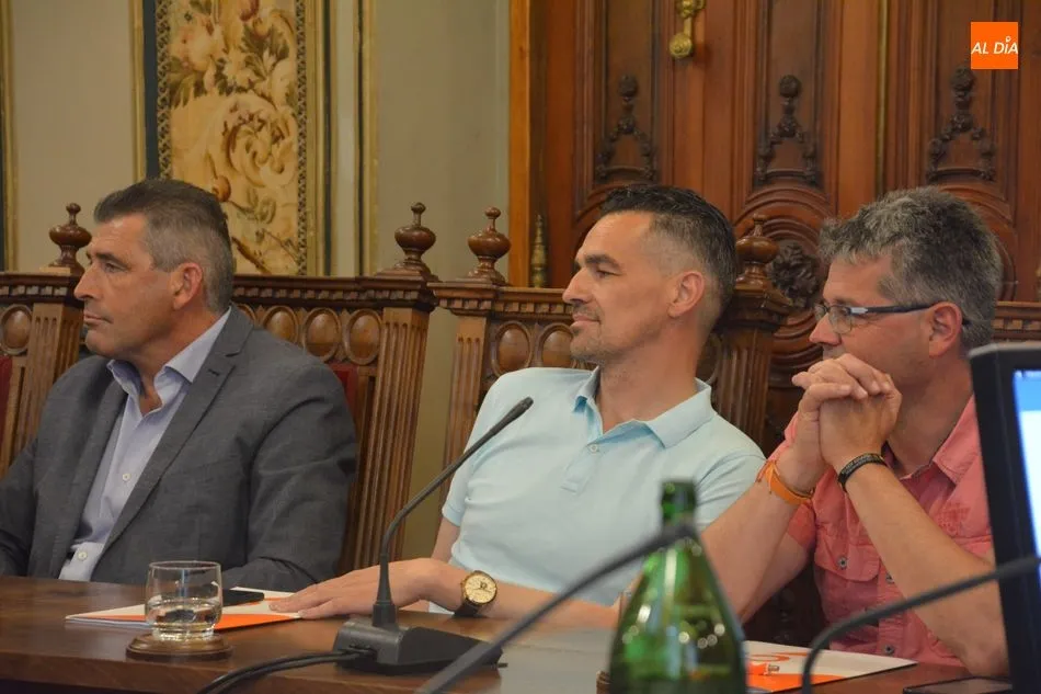 Foto 6 - Despedidas y l&aacute;grimas en el &uacute;ltimo pleno de la Diputaci&oacute;n