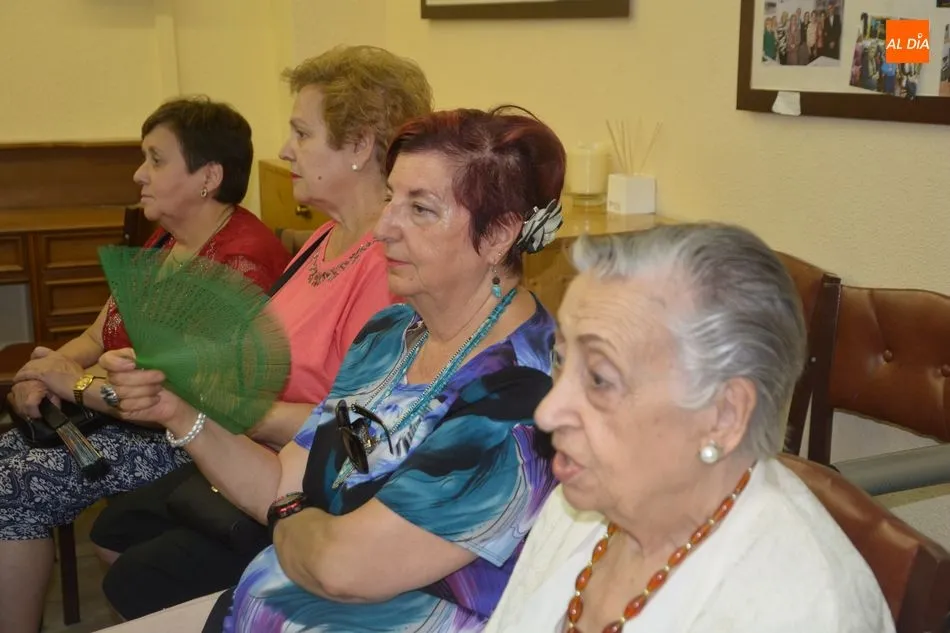 Foto 10 - Clausura del curso de Taller de Hogar