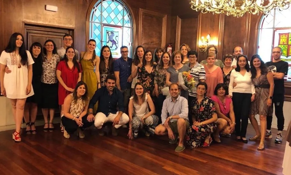 Los docentes de Misioneras-Santa Teresa homenajean a Justi en su despedida oficial del Colegio  