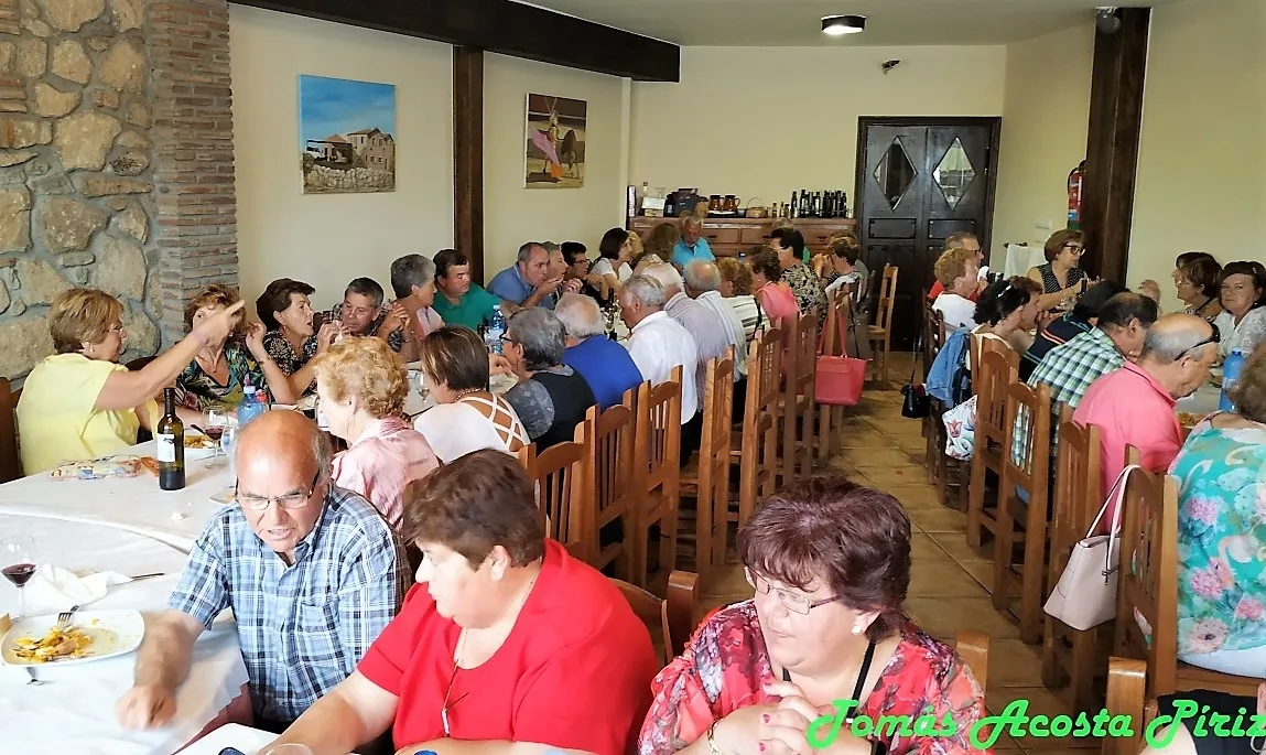 Foto 4 - Casillas de Flores acoge una reuni&oacute;n de mayores del suroeste de la provincia  