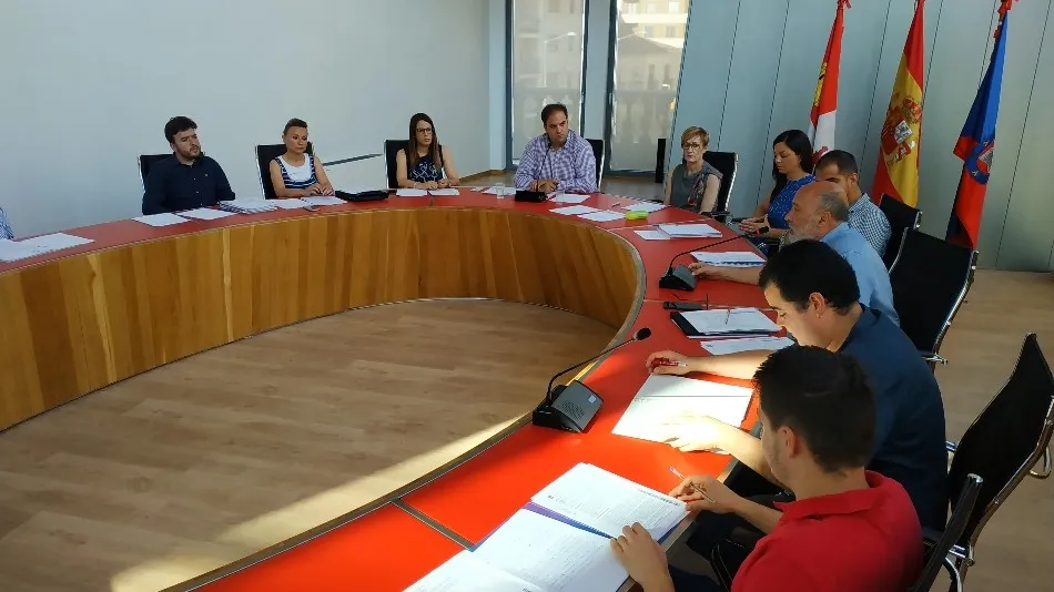 Foto 5 - El Consistorio comienza la legislatura con car&aacute;cter de continuidad