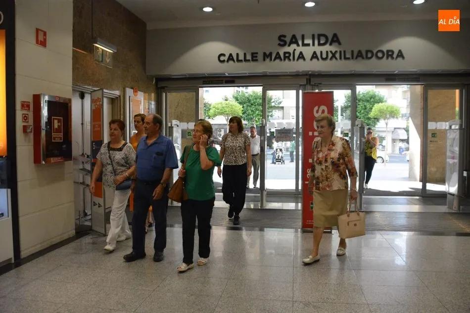 Foto 3 - Los salmantinos responden al primer d&iacute;a de rebajas de El Corte Ingl&eacute;s